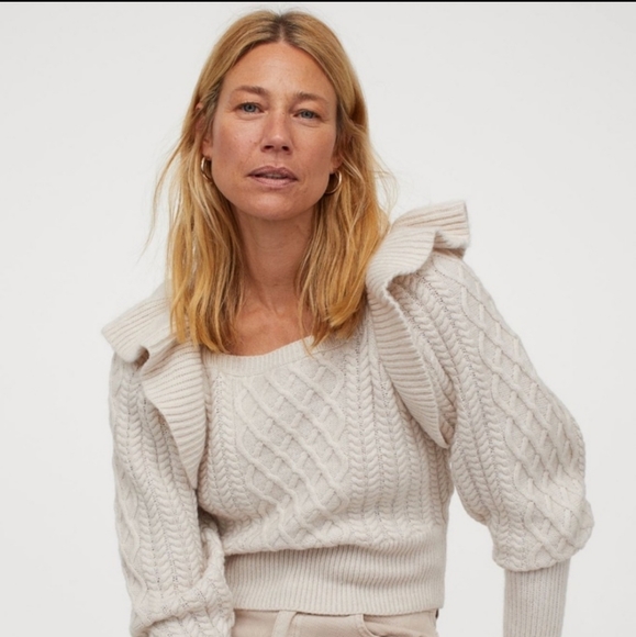 Blogger Fave! H&M Flounce Cable Knit Ruffle Sleeve Sweater - Picture 9 of 11